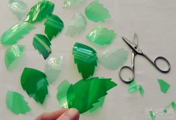 How to make beautiful lampshades by hand using plastic beverage bottles