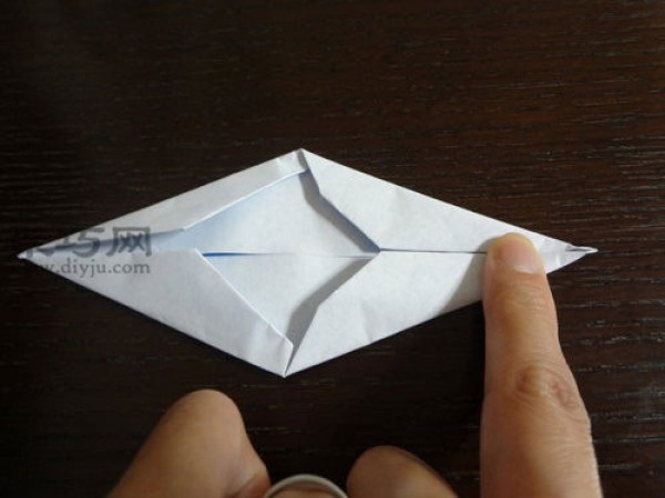 Simple Origami Boat Illustrated Tutorial Teach you how to make an origami boat