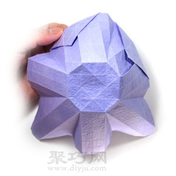 The process of making handmade origami cups. Teach you how to fold three-dimensional paper cups.