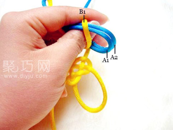 Illustrated tutorial on how to tie Chinese knot with long butterfly and double money