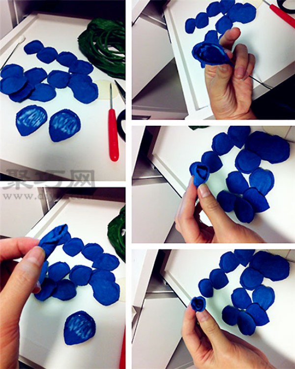 Illustration of how to fold a blue rose Tutorial on how to fold a blue rose with crepe paper