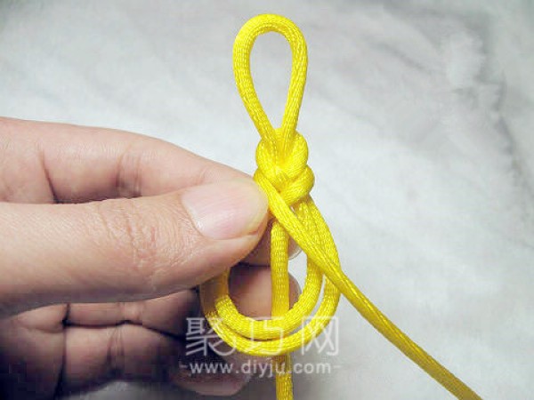 Illustrated tutorial on how to braid the Pipa knot, a complete collection of Chinese knot braiding methods