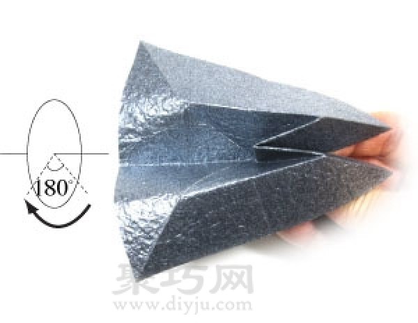 Basic origami folding method: left diamond fold