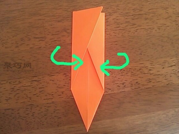 How to make a carrot with leaves using origami