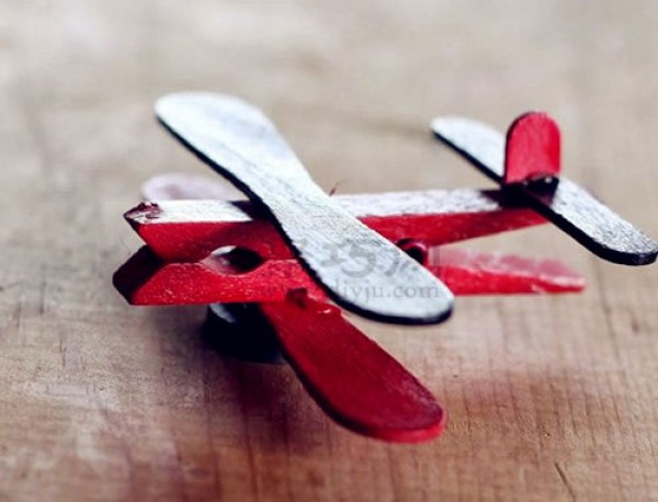 Handmade airplane with ice cream sticks, DIY mini airplane with clothespins and popsicle sticks