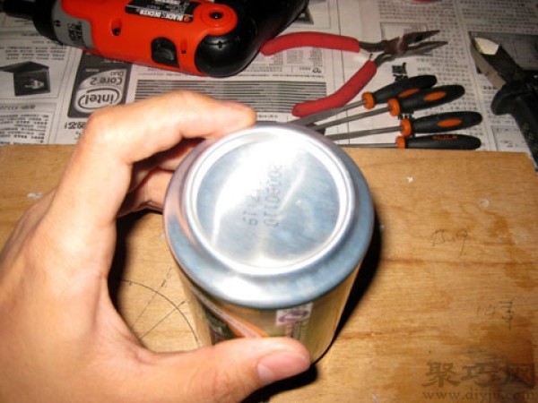 How to make your own alcohol stove? Teach you how to make a simple solid alcohol stove using cans