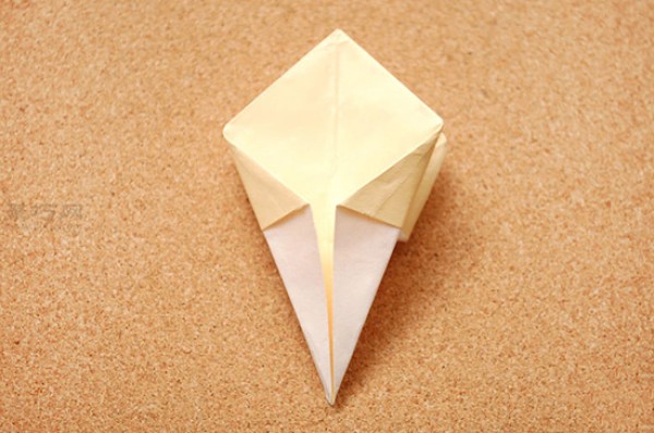 Illustration of how to fold a star box. How to fold a small gift box with four corners.