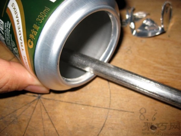 How to make your own alcohol stove? Teach you how to make a simple solid alcohol stove using cans