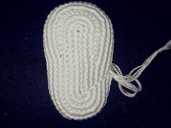 Wool crochet baby shoes tutorial teaches you how to knit baby shoes