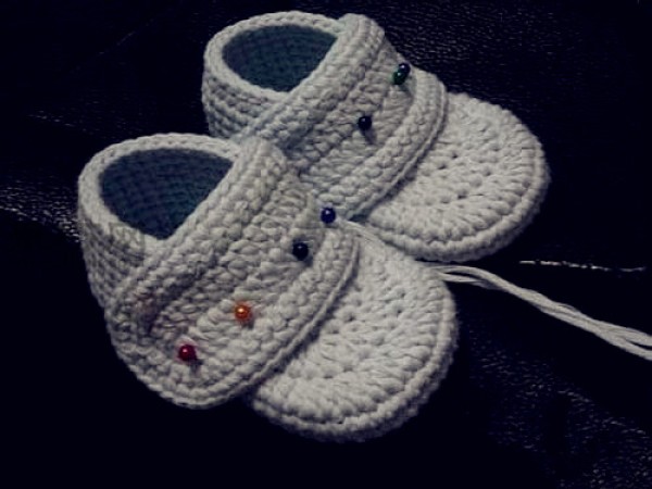 Wool crochet baby shoes tutorial teaches you how to knit baby shoes