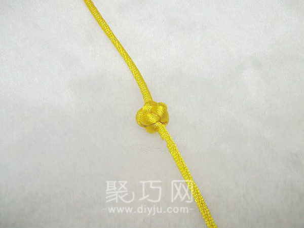 Illustrated tutorial on how to tie Chinese knot single thread button knot. Teach you how to knit buttons with single thread.