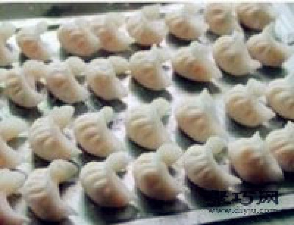 Detailed recipe for Cantonese style crystal shrimp dumplings. Ingredients for crystal shrimp dumplings.