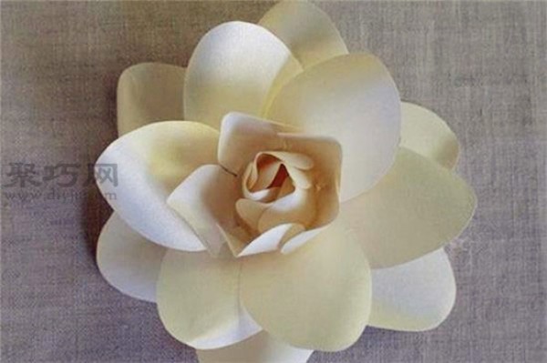 Tutorial on making handmade gardenia flowers from cardboard How to make handmade gardenia flowers