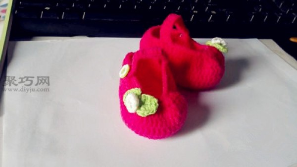 Crochet baby shoes tutorial teaches you how to knit baby shoes