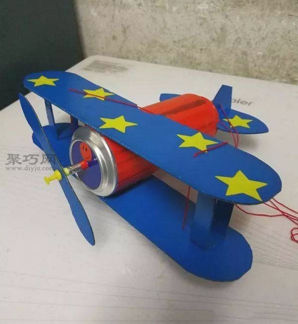 How to make a super simple propeller airplane model by hand using cans and old cardboard boxes