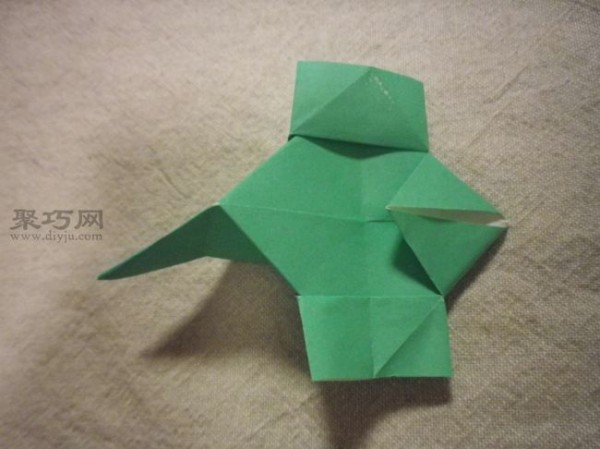 Illustrated tutorial on origami clothes for children. How to fold origami pants.