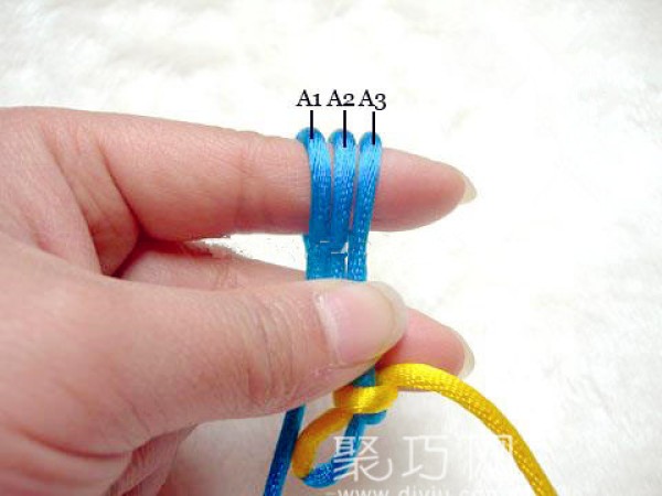 Steps of knitting Chinese knots. Illustrated tutorial on how to knit Baojie Erbao 3-tackle knot.