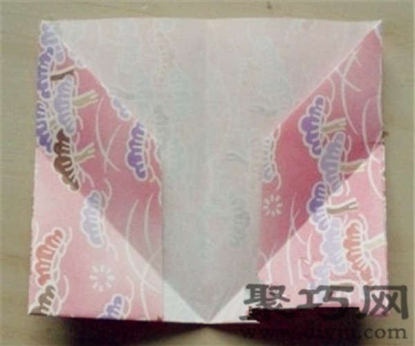 Illustration of how to fold a butterfly. Teach you step by step how to fold a butterfly with paper.