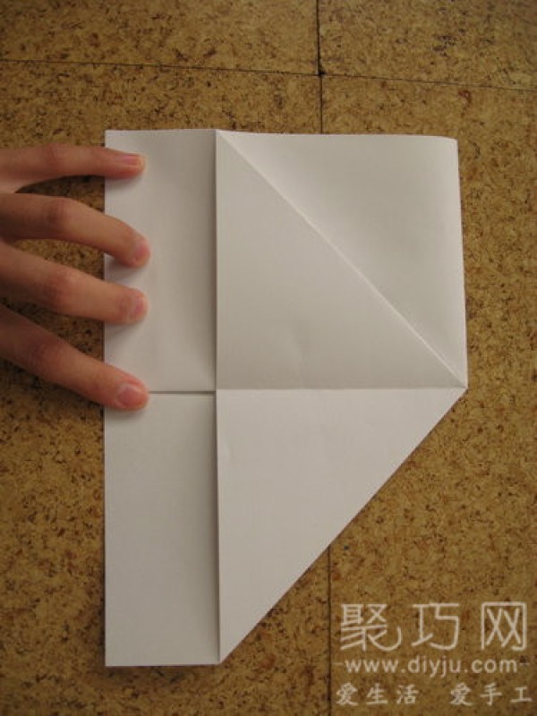 How to fold a heart-shaped love letter. Illustration of how to fold a heart-shaped love letter.