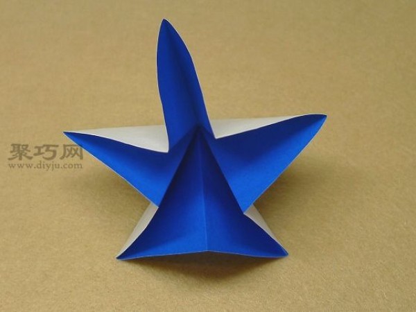 Simple folding method of cherry blossom petals. Tell you how to fold five-point origami petals.