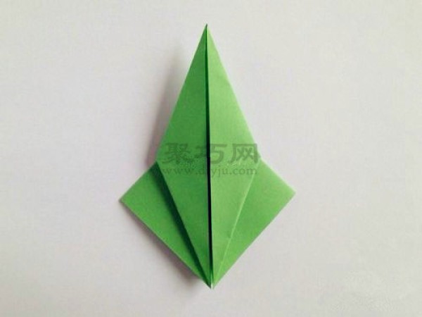 Illustration of folding calyx. Teach you how to make origami calyx by hand.