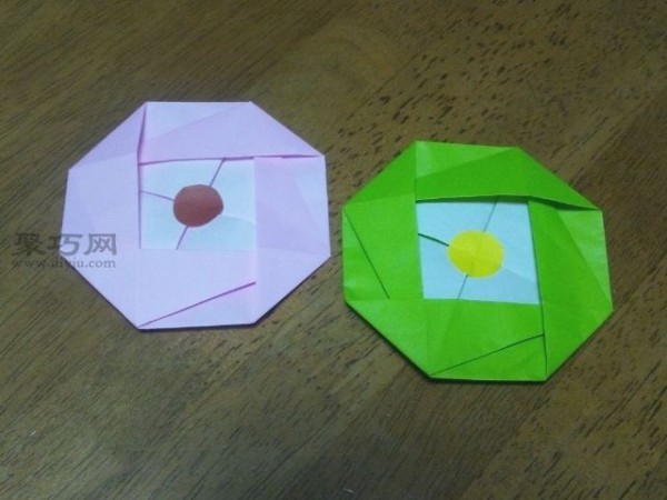 Kindergarten origami handmade tutorial: Use origami to make cute cartoon medals