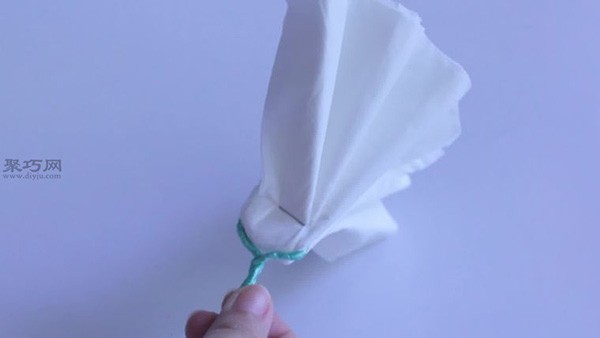 How to fold a large paper flower. Check out this tutorial on folding a flower using paper towels.