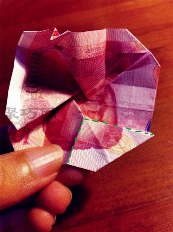 Illustrated tutorial on how to fold roses with RMB. How to fold roses with 100 yuan.