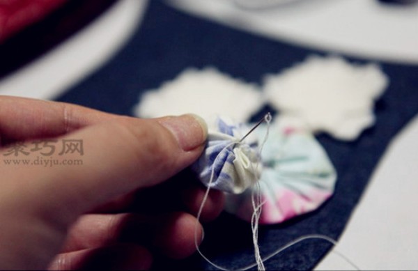 Essential for storing small items. Teach you how to make a teacup-shaped fabric storage bag.