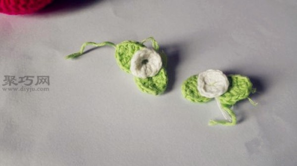 Crochet baby shoes tutorial teaches you how to knit baby shoes