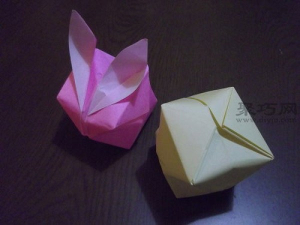 Illustration of how to fold a rabbit balloon How to fold a rabbit balloon origami