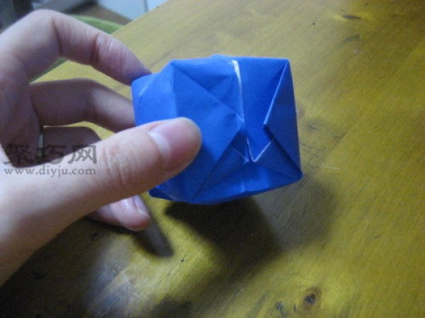 How to fold a piece of paper into a cube How to fold a piece of paper into a cube