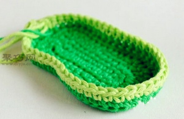 Tutorial on long crocheted baby shoes. Teach you how to knit baby woolen shoes.