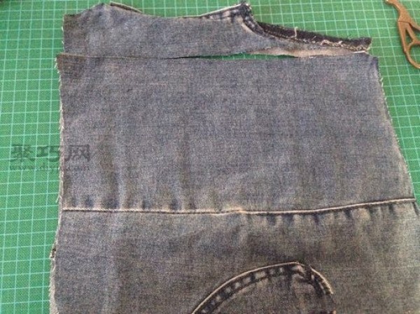 Tutorial on turning old jeans into treasure and transforming them into simple shoulder handbags