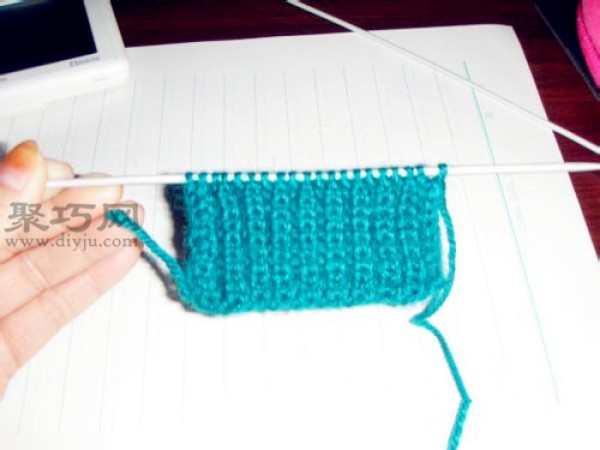 Knitting method of unit needle scarf. Beginner’s hand knitting scarf tutorial.