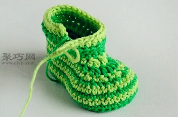 Tutorial on long crocheted baby shoes. Teach you how to knit baby woolen shoes.