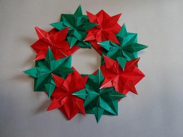 Tutorial on making Christmas origami eight-pointed star How to make small Christmas decorations through origami