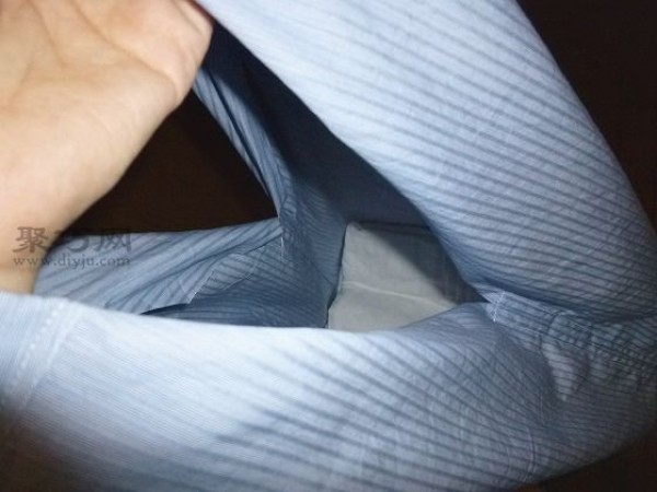 DIY handmade eco-friendly cloth pocket graphic tutorial teaches you how to cleverly transform a cloth pocket with a shirt