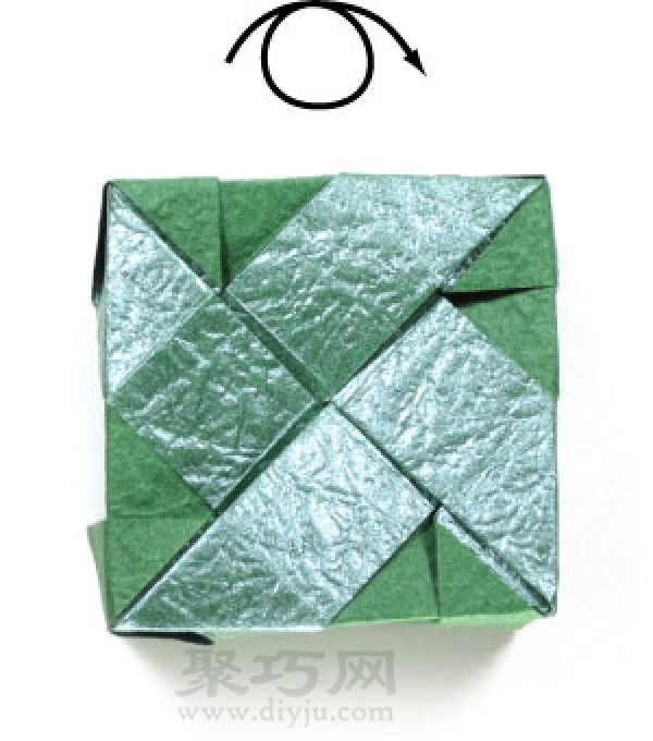 Simple origami illustration of a square box with lid