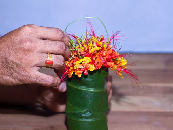 How to arrange flowers in a small vase Tips for arranging flowers in a small vase