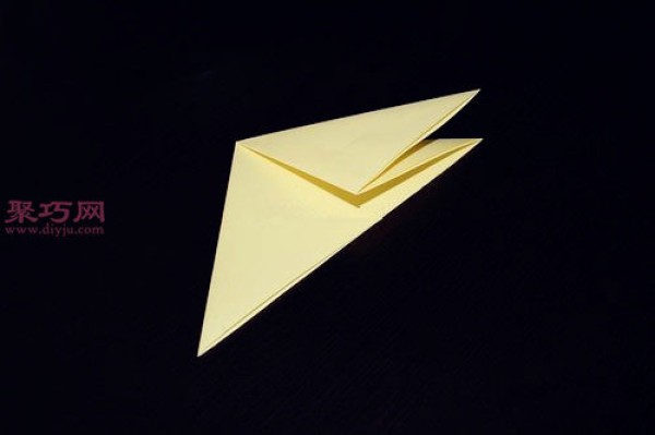 Illustration of how to fold a pigeon. Teach you how to make origami pigeons by hand.