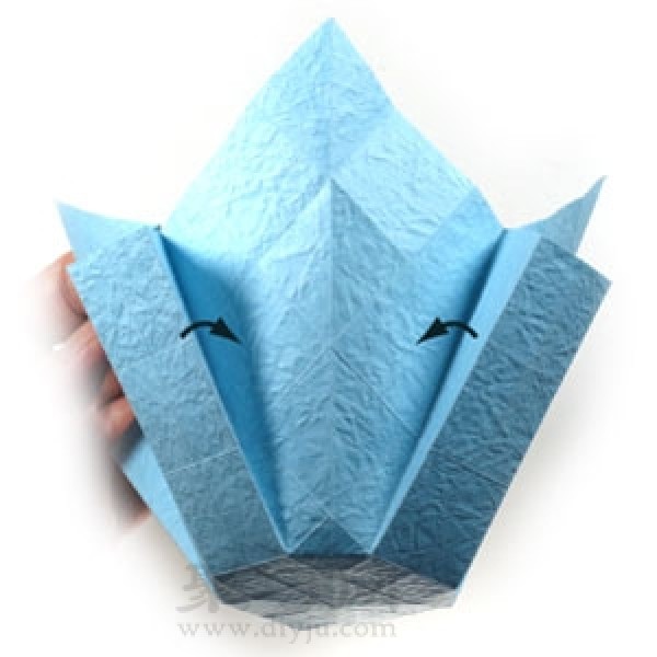 How to fold a handmade origami three-dimensional round cup