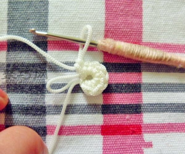 Illustrated tutorial for crocheting flowers with wool. Teach you how to knit flowers with wool.