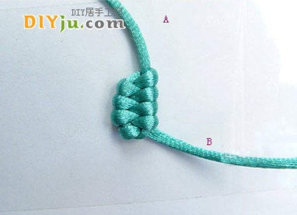 Illustrated tutorial on how to tie the eight-character Chinese knot. How to tie the eight-character knot.