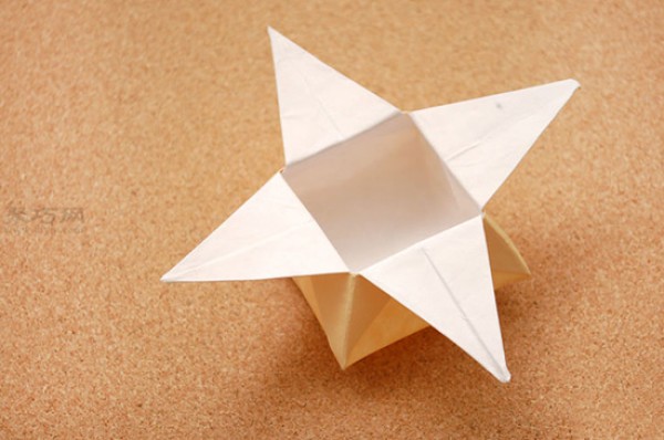 Illustration of how to fold a star box. How to fold a small gift box with four corners.