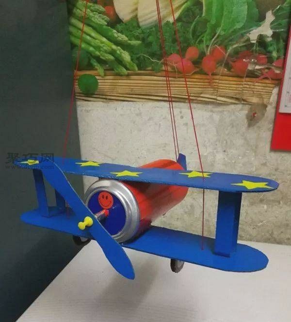 How to make a super simple propeller airplane model by hand using cans and old cardboard boxes