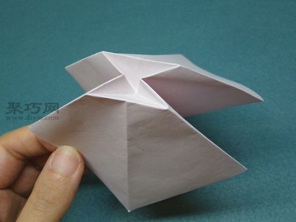 How to fold the simplest bow? Let’s look at the illustrations of the steps of bow origami.