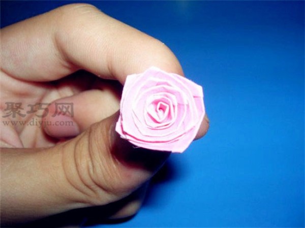 Illustration of folding roses from paper with stars. Tell you what can be folded with paper with stars.