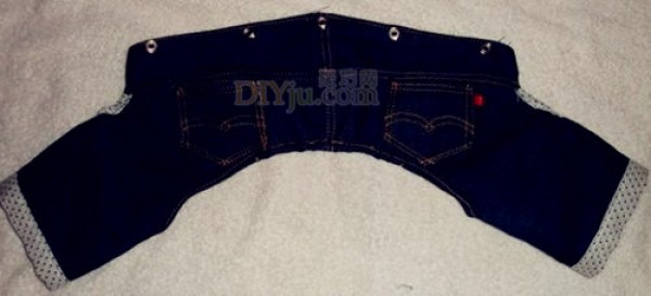 Illustrated tutorial on how to make a dog denim suit from scrap jeans