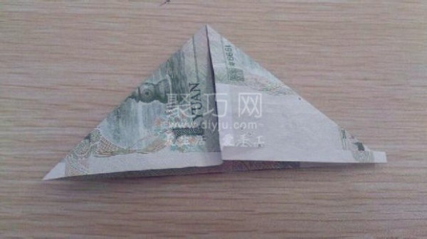 Illustration of how to fold two hearts with 1 yuan: teach you how to fold two hearts with money